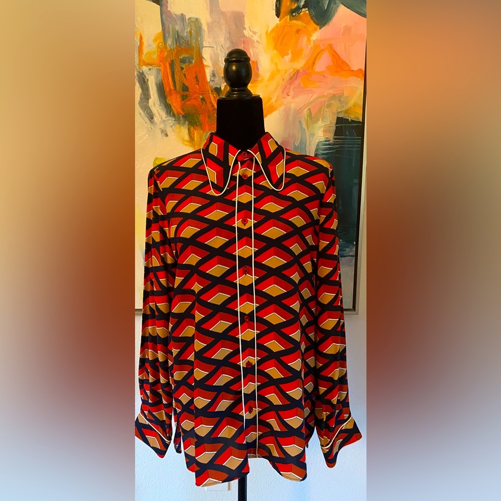 Gucci button down shirt / top. 100% silk . Red/beige